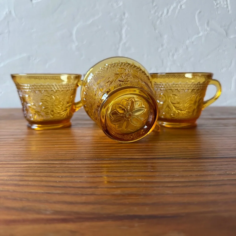 Tiara Sandwich Amber Pressed Glass Cups – Set of 4 - Picture 3 of 9